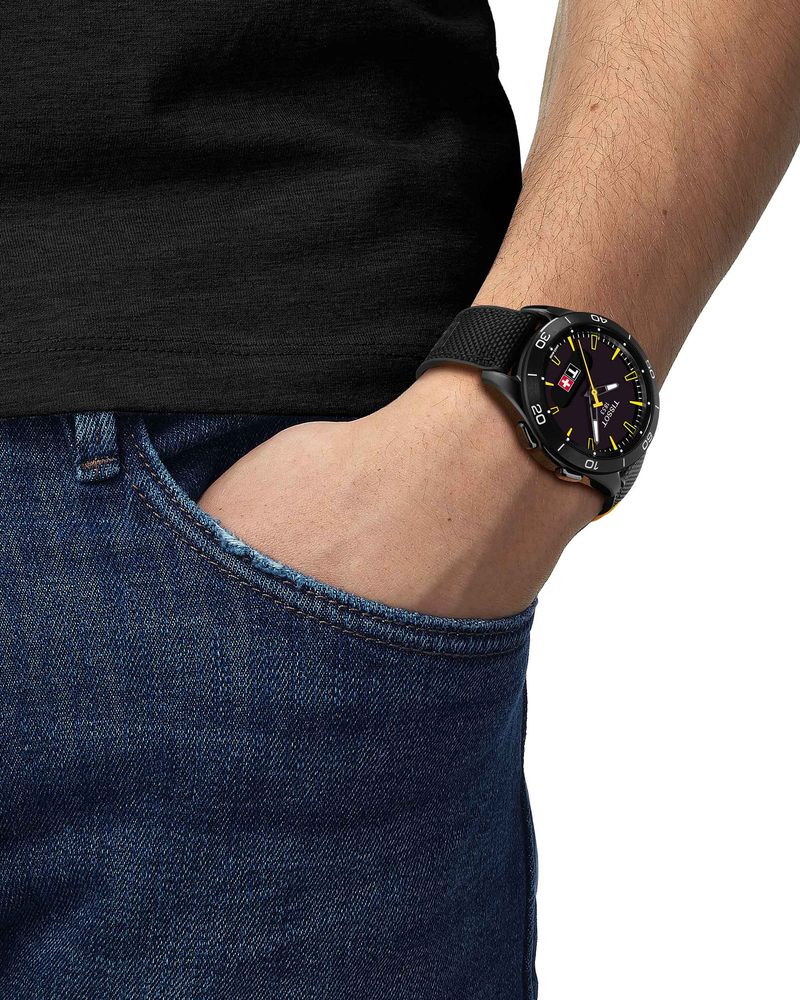 T153.420.47.051.06-black-wrist.jpg